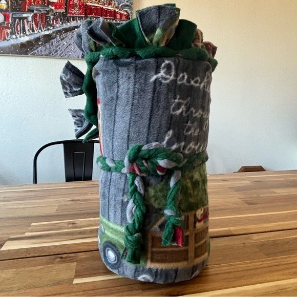 Cozy Blankie 1.5 yards 2 layer handmade looped fleece Christmas blanket - Picture 6 of 7